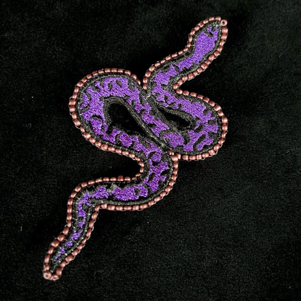 Broche Serpent Violet – Image 2