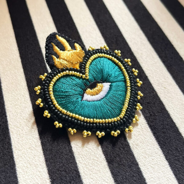 Broche Ex-Voto Vert forêt et bordure perlée dorée