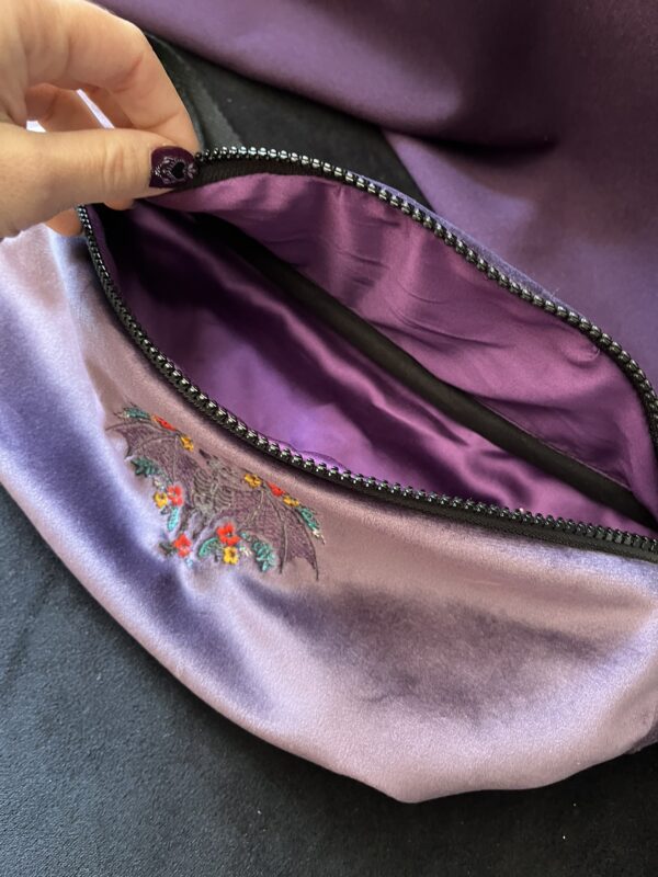 Sac Banane✨Chauve-souris✨en velours violet – Image 3