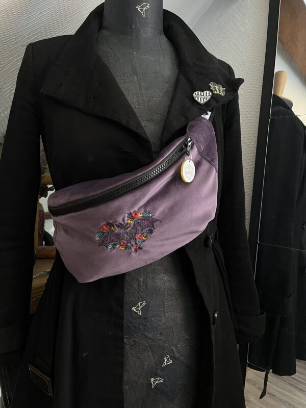 Sac Banane✨Chauve-souris✨en velours violet – Image 6