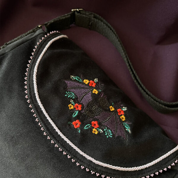 Sac Besace perlée✨Chauve-souris✨en velours noir – Image 2