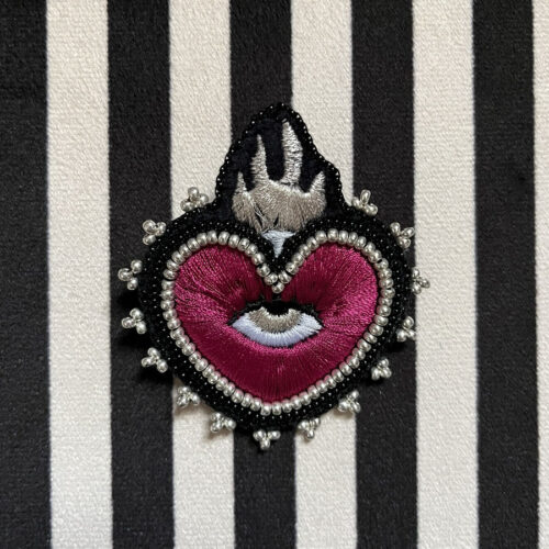 Broche Ex-Voto Fuschia et argent