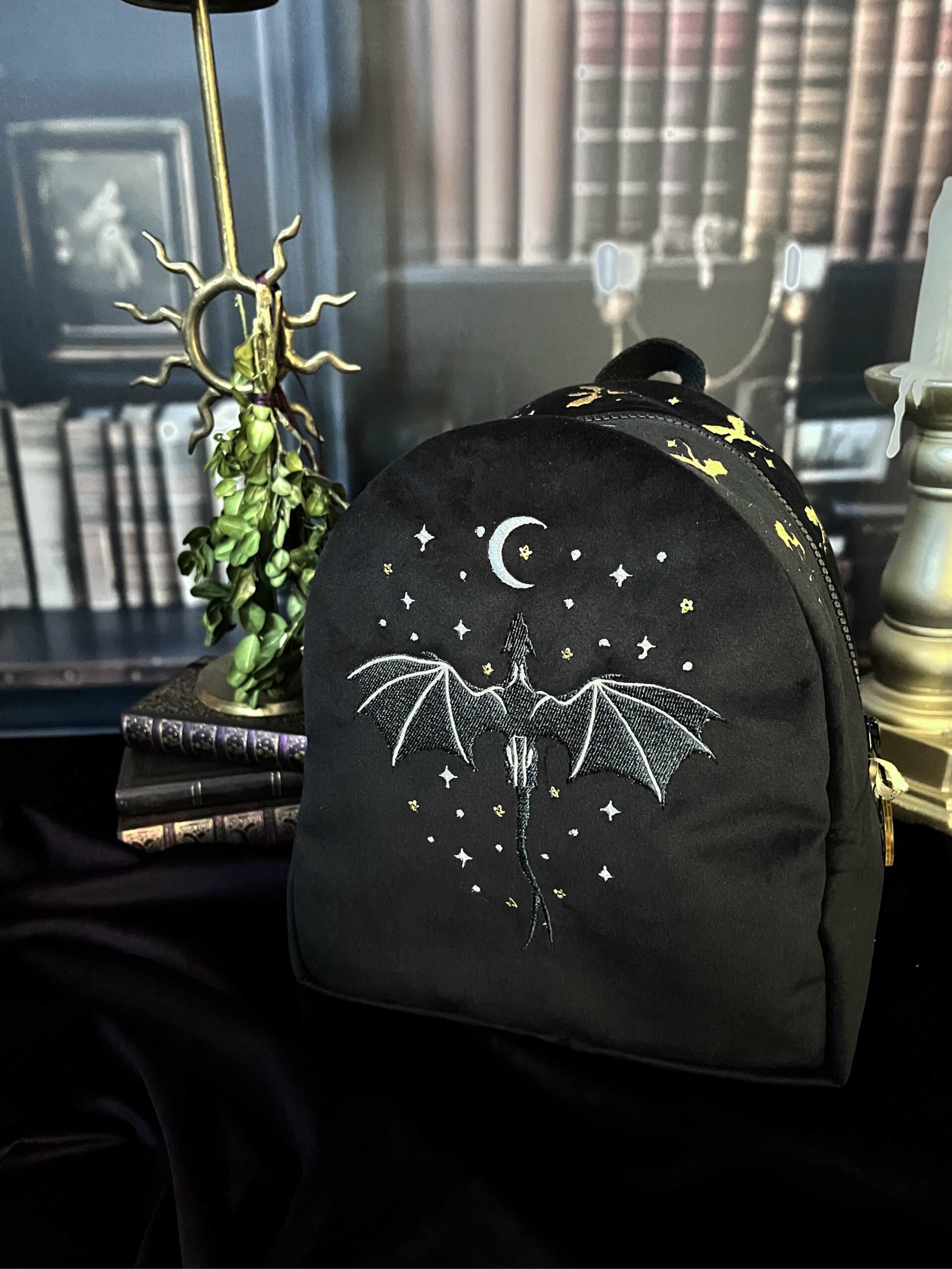Sac à dos Dragon en velours noir