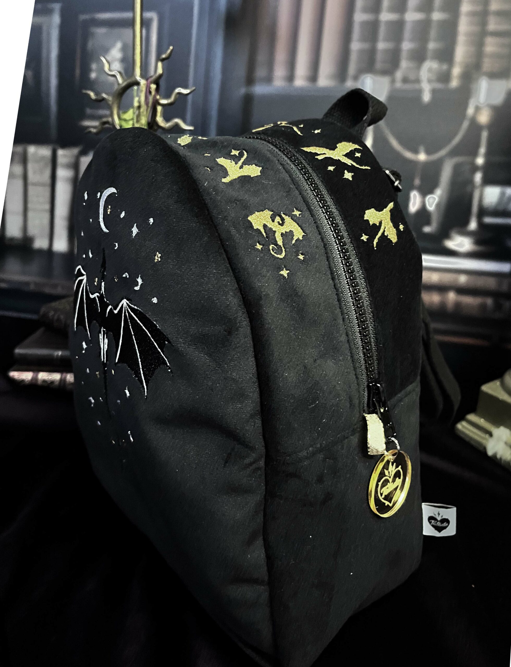 Sac à dos Dragon en velours noir – Image 3