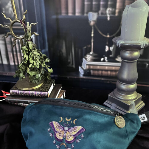 Sac Banane Luna Moth II en velours bleu paon