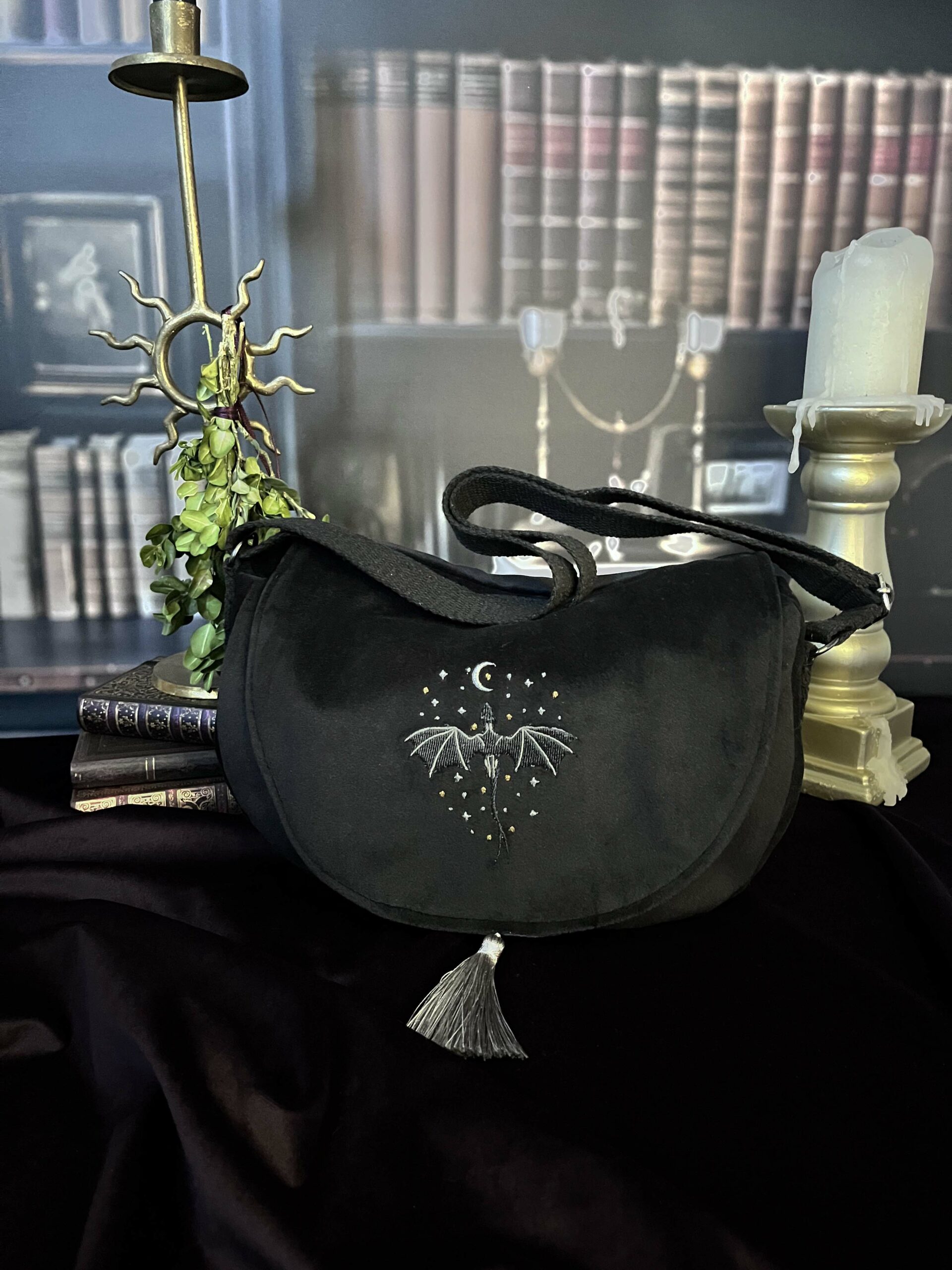 Sac Besace Dragon en velours noir