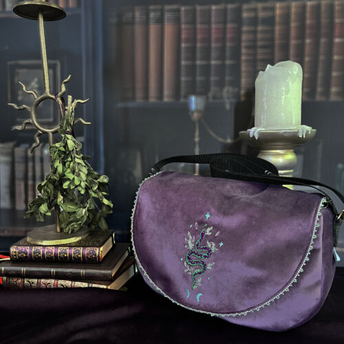 Sac Besace Lune Ophidienne en velours parme