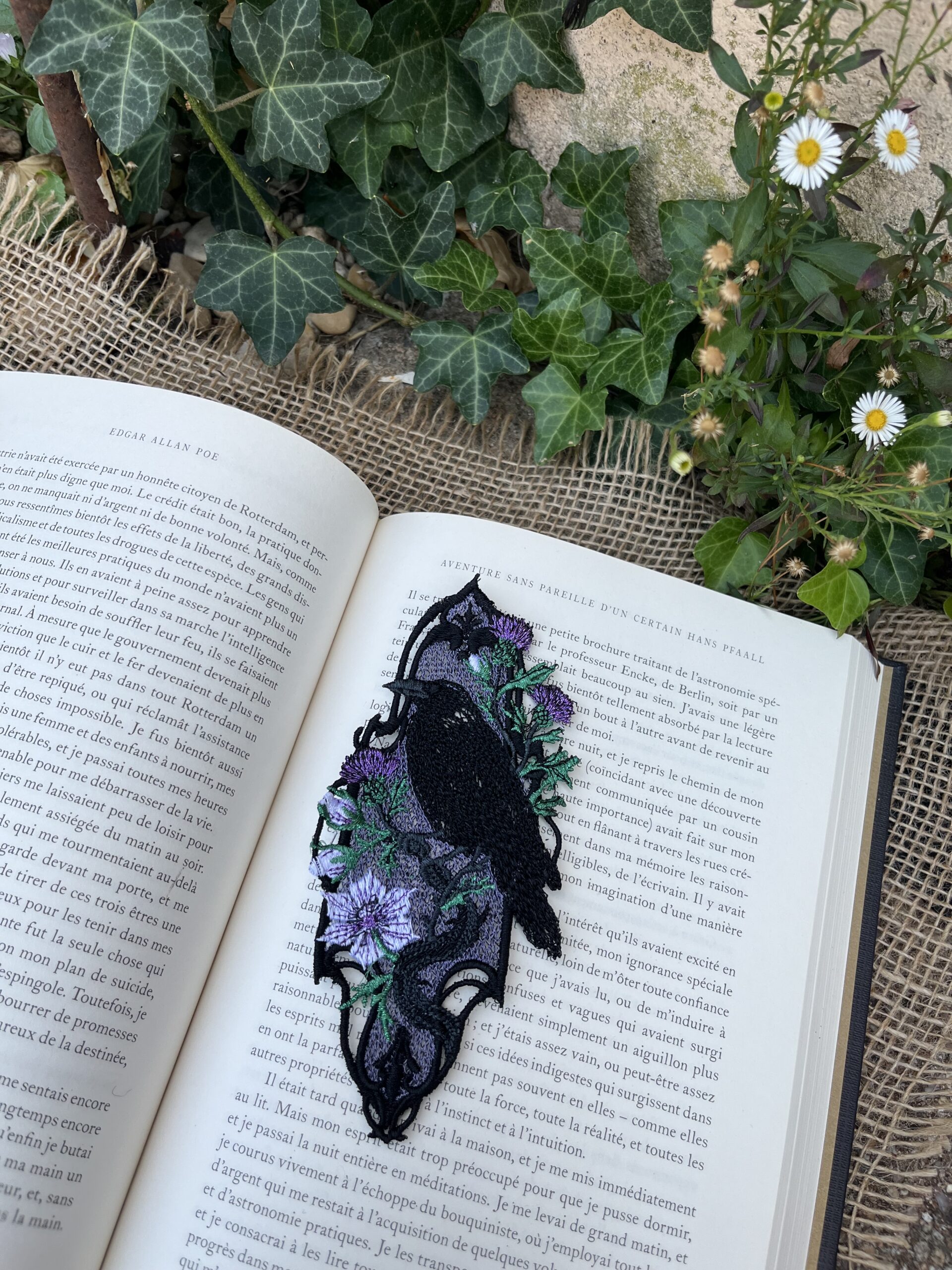 Marque-page "Herbier des Ombres" broderie dentelle